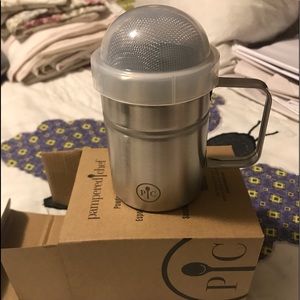 Pampered chef powder sugar shaker